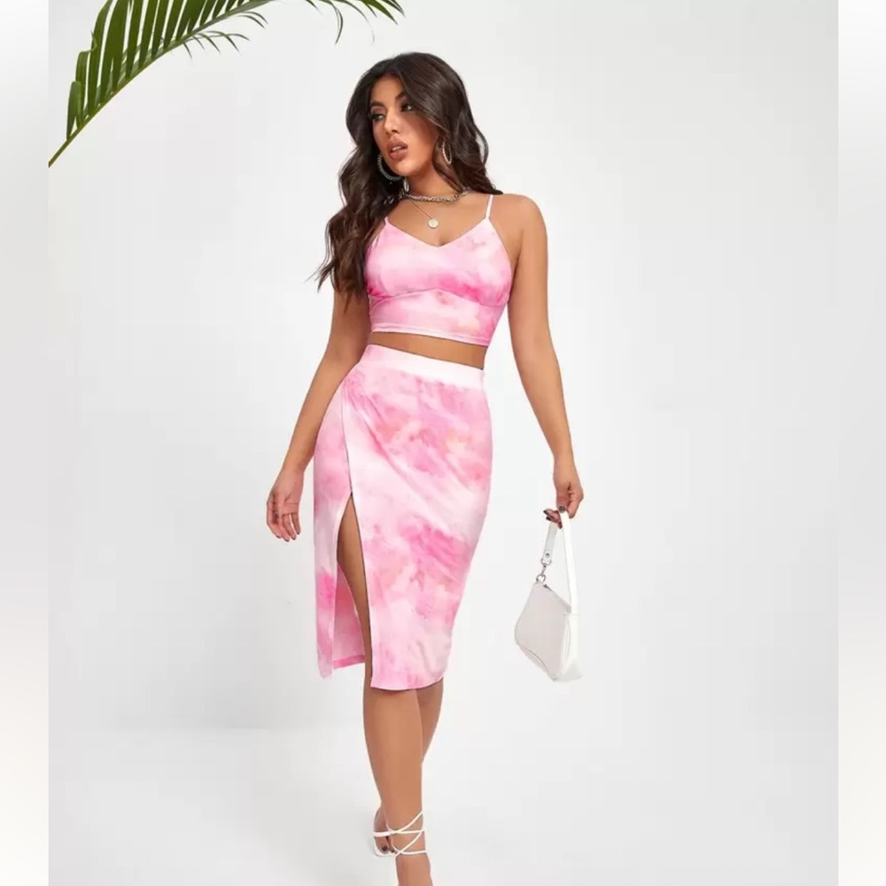 Tie-dye Crop top and skirt with short combo.